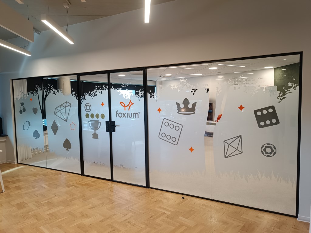 Tellimus aknakleebiste paigalduseks meie partneritest